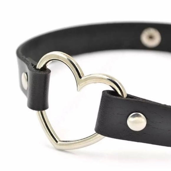 Heart Ring Leather Choker - Picture 2 of 5